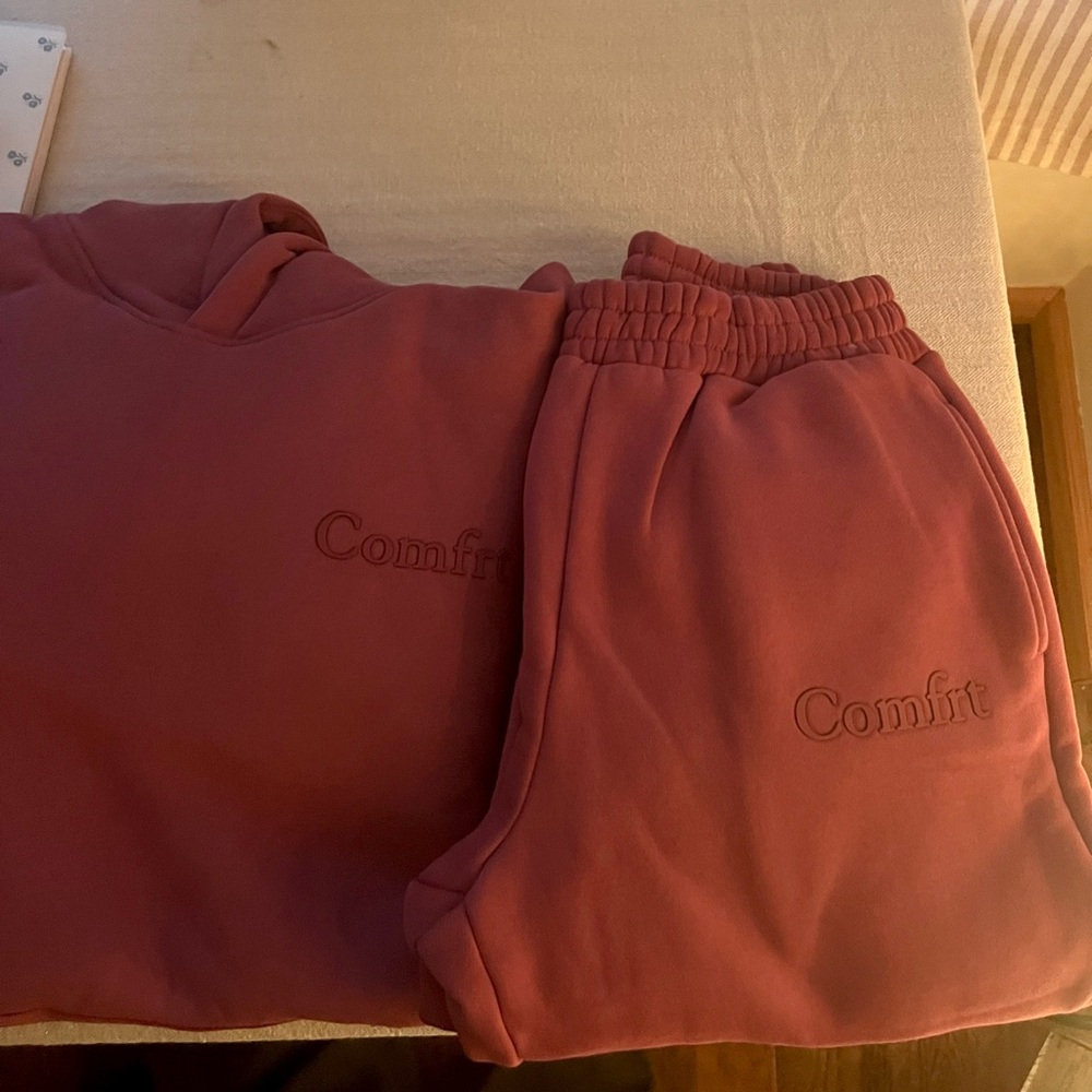 COMFRT Maroon/rust set BRAND NEW
